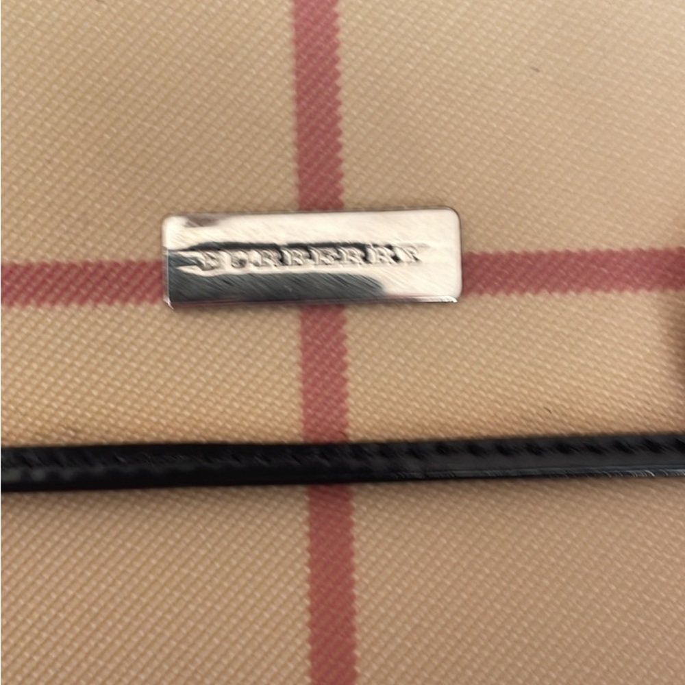 Women’s Burberry London wallet and card holder